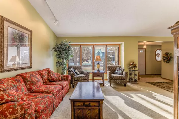 Eden Prairie, MN 55347,15330 Village Woods DR