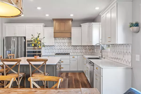 Chanhassen, MN 55317,2054 Paisley PATH