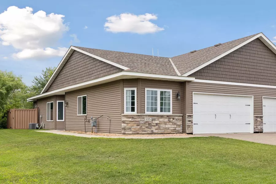 935 Johnson DR, New Richmond, WI 54017