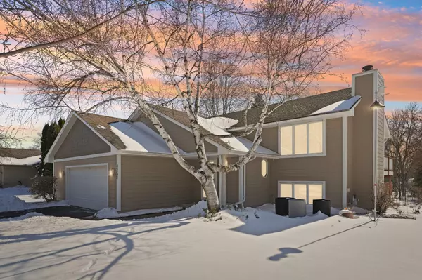 4258 Daniel DR, Eagan, MN 55123