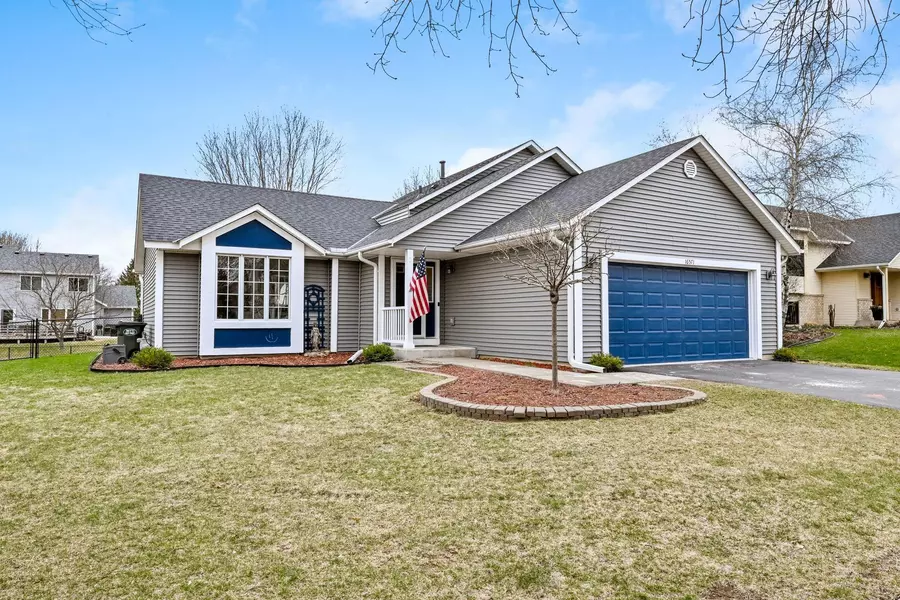 16571 Hutchinson DR, Lakeville, MN 55044