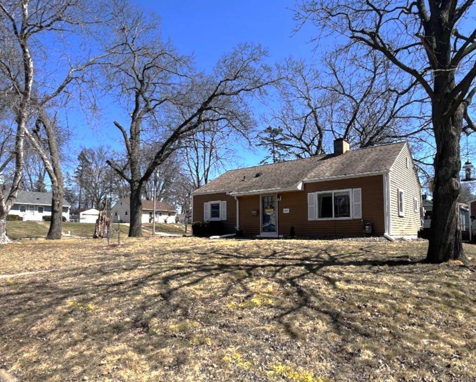 2060 Northwood DR, North Saint Paul, MN 55109