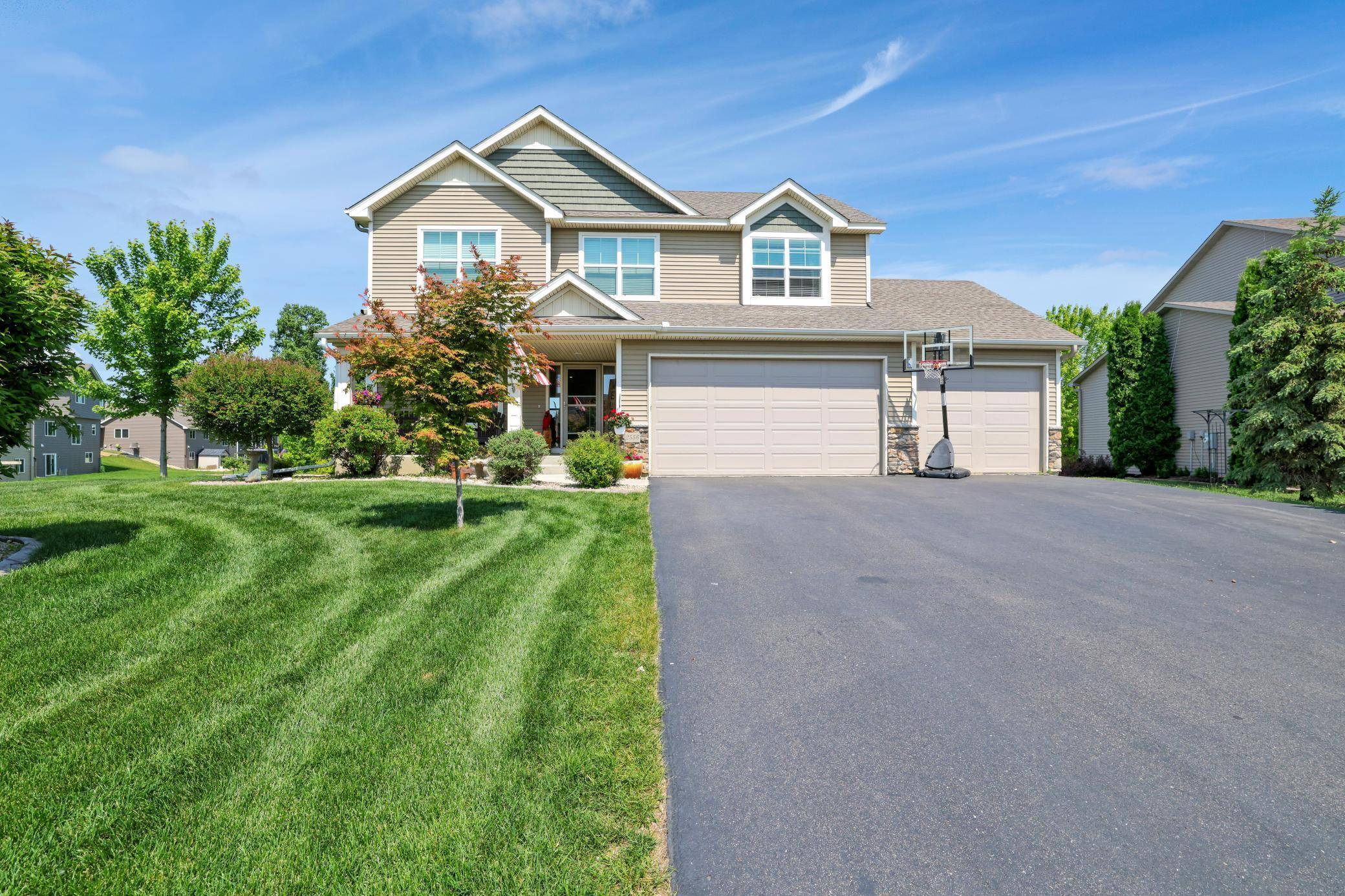 2556 Coldwater XING, Mayer, MN 55360