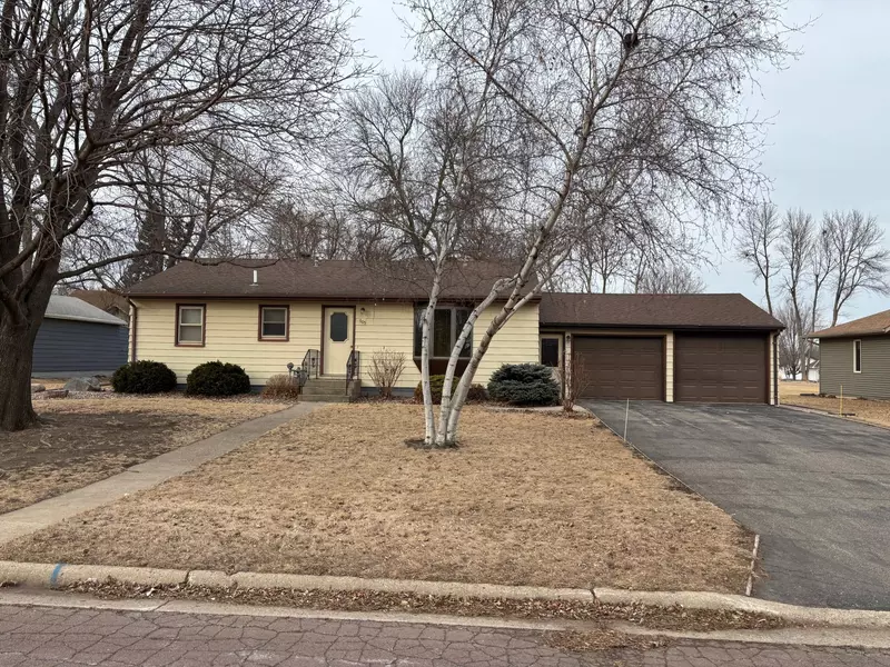 605 Funk AVE, Lakefield, MN 56150