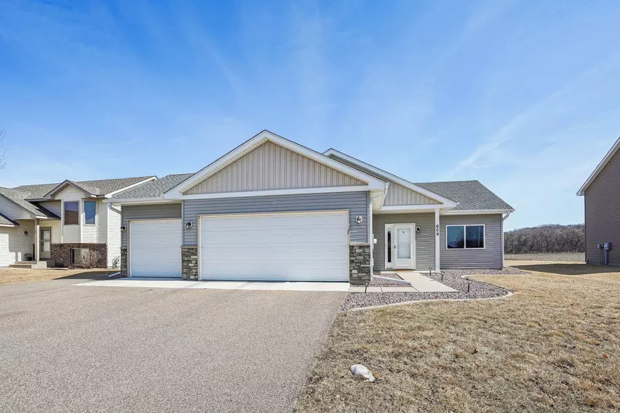 609 Farmers PL, Belle Plaine, MN 56011