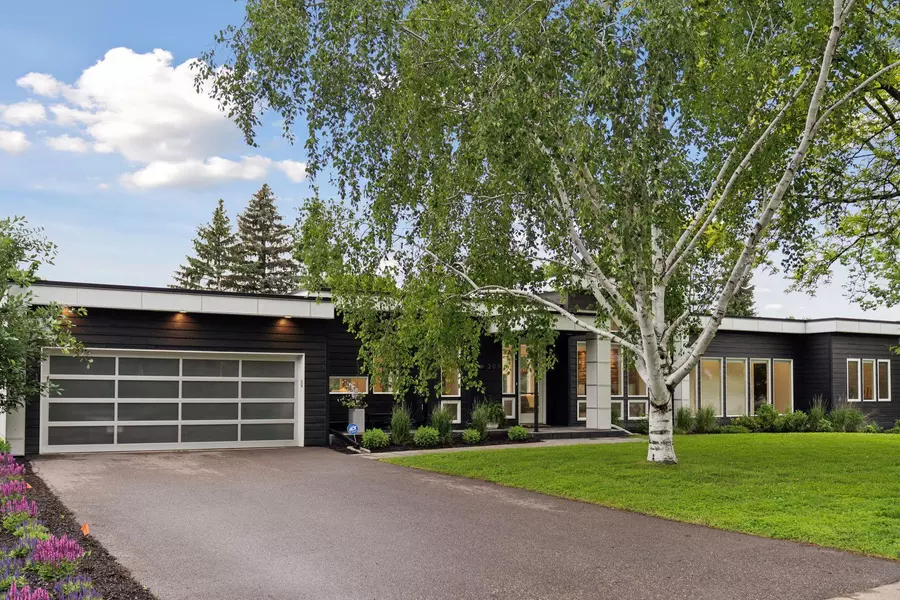 209 Westwood DR N, Golden Valley, MN 55422