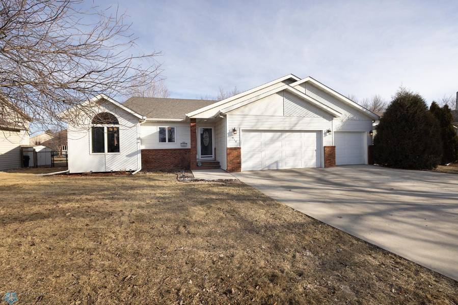 918 16th AVE E, Fargo, ND 58078