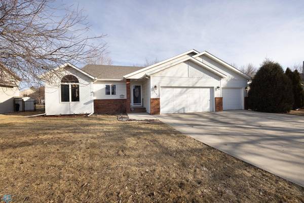 918 16th AVE E, Fargo, ND 58078