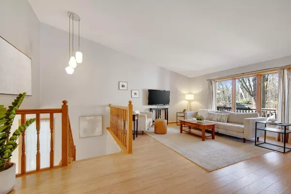 Minnetonka, MN 55345,15549 Sussex DR