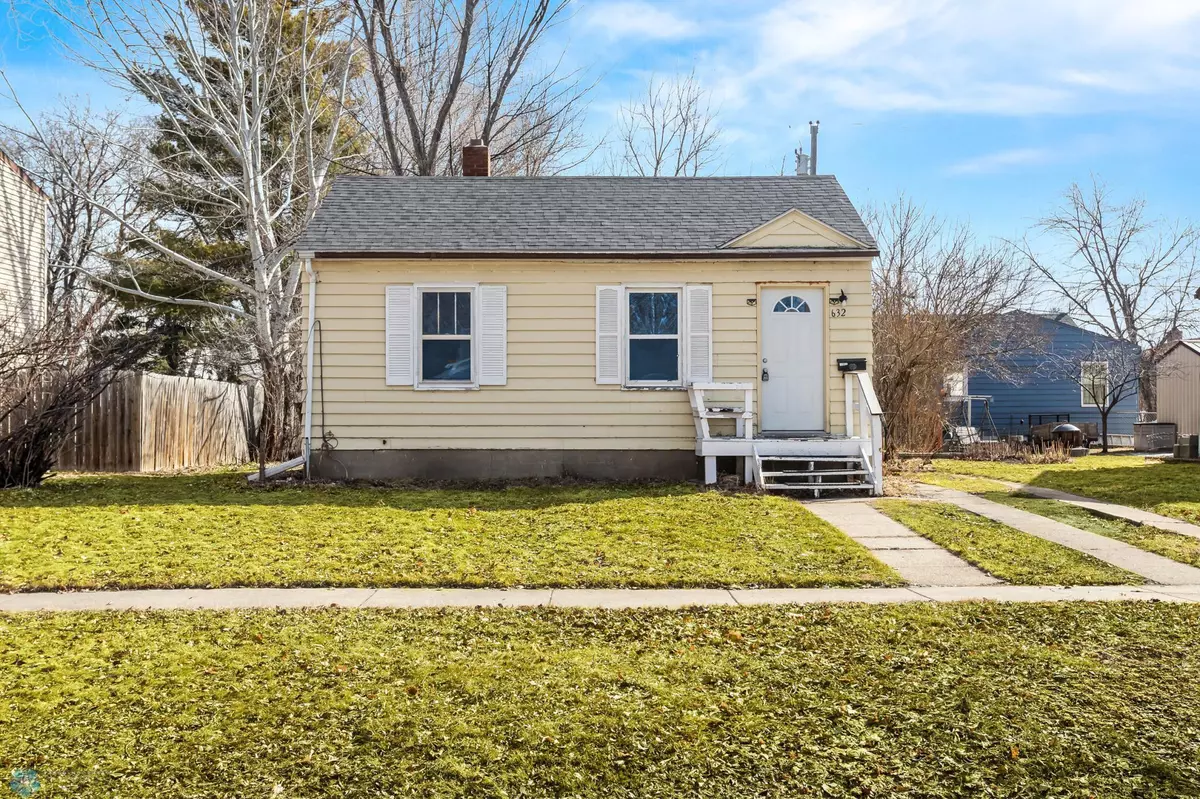 Moorhead, MN 56560,632 12th ST N