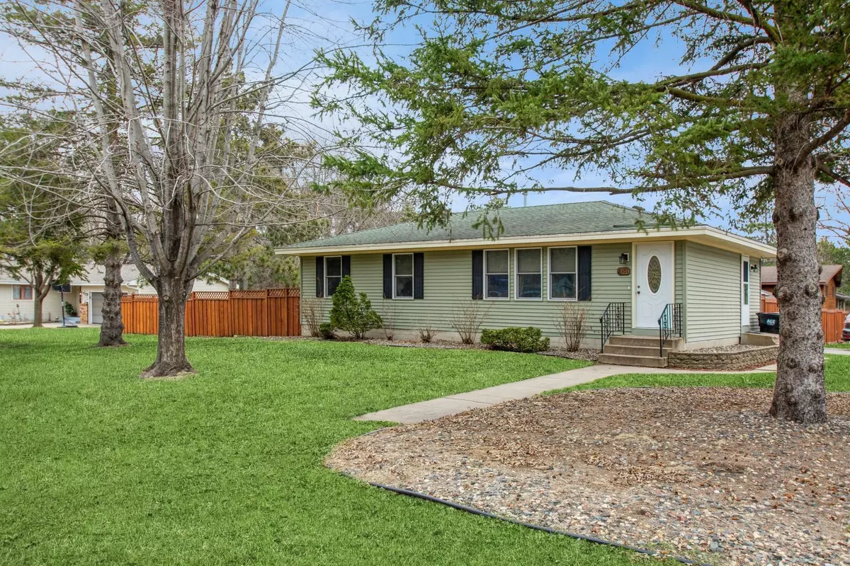 Mounds View, MN 55112,8101 Edgewood DR