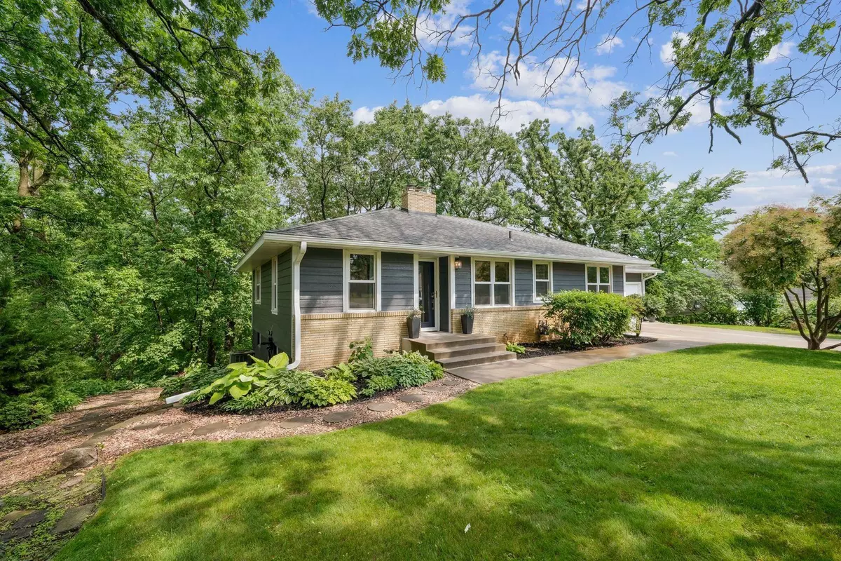 Minnetonka, MN 55343,11924 Sunrise LN