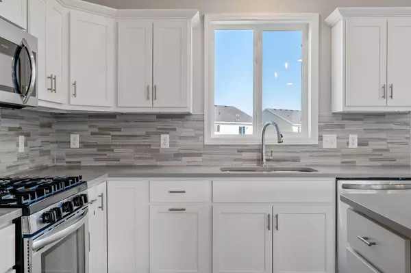 Forest Lake, MN 55025,19931 English LN N