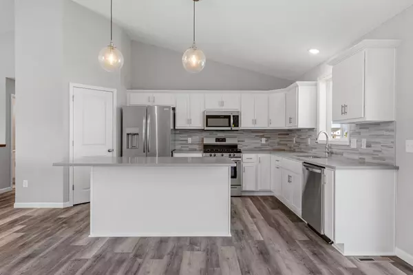 Forest Lake, MN 55025,19931 English LN N