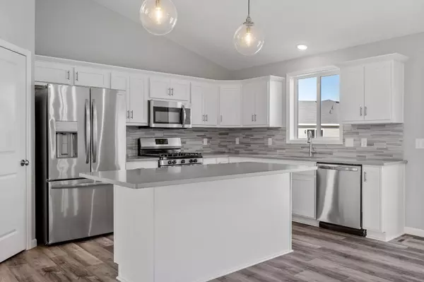 Forest Lake, MN 55025,19931 English LN N