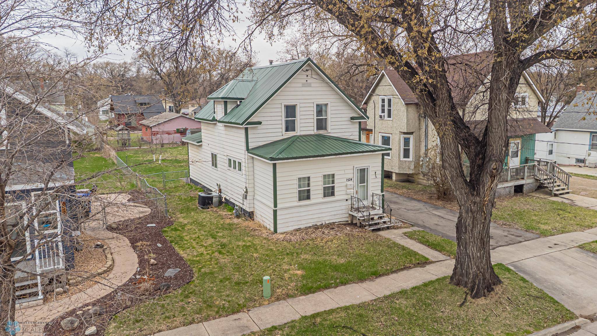 Fargo, ND 58103,1524 1st AVE S