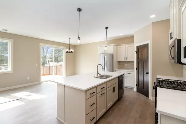 New Prague, MN 56071,1122 Village ST SE