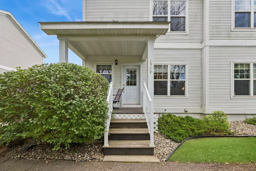 2929 Hemingway DR, Chaska, MN 55318