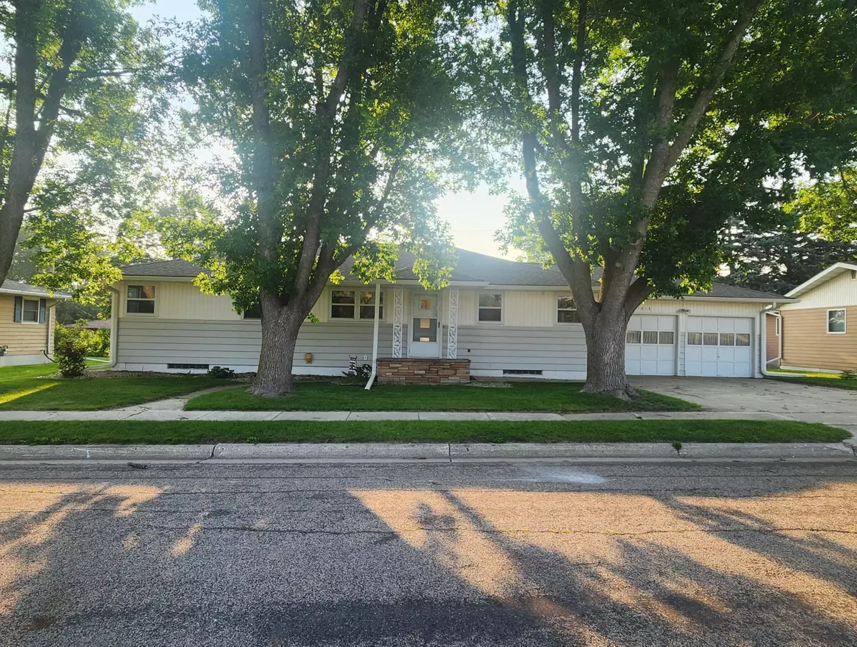 Pipestone, MN 56164,1013 8th AVE SW