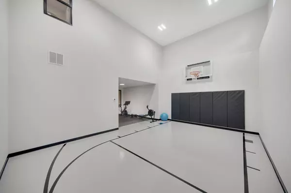 1898 Della DR, Chanhassen, MN 55317