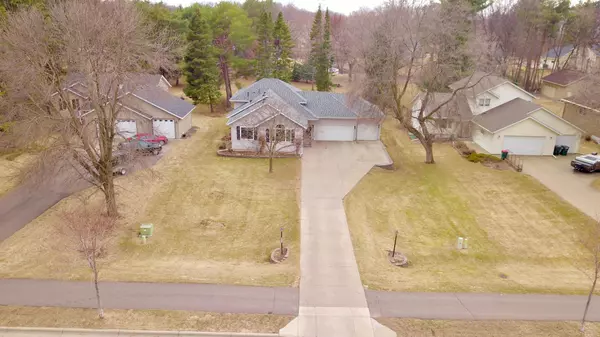 9571 Gillard AVE NE, Monticello, MN 55362