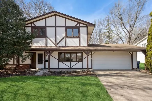 4045 Quaker LN N, Plymouth, MN 55441