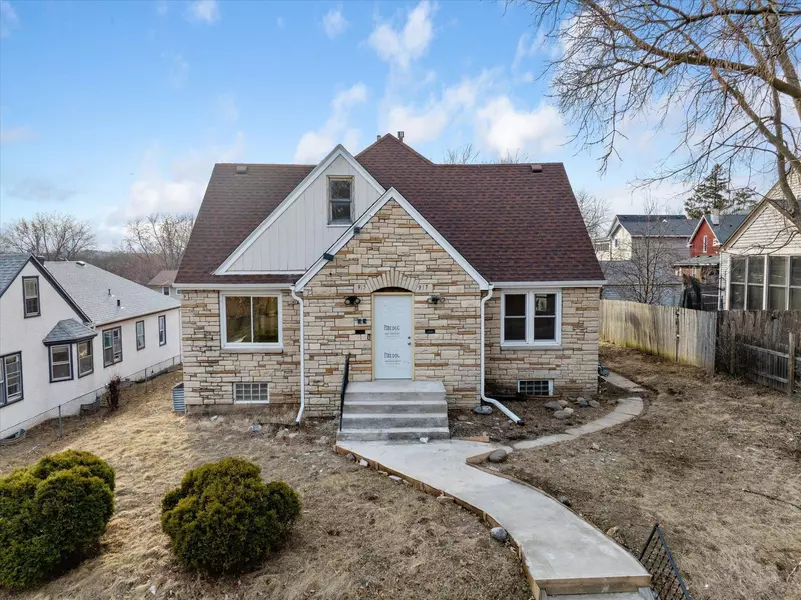 915 Thomas AVE N, Minneapolis, MN 55411