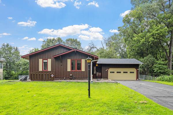 1109 Welcome CIR, Golden Valley, MN 55422