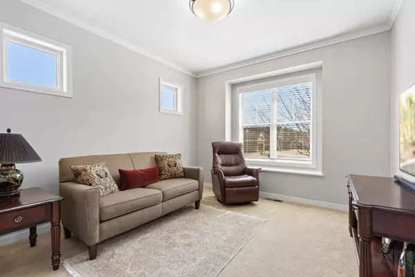 Chanhassen, MN 55317,30 Riley Curve