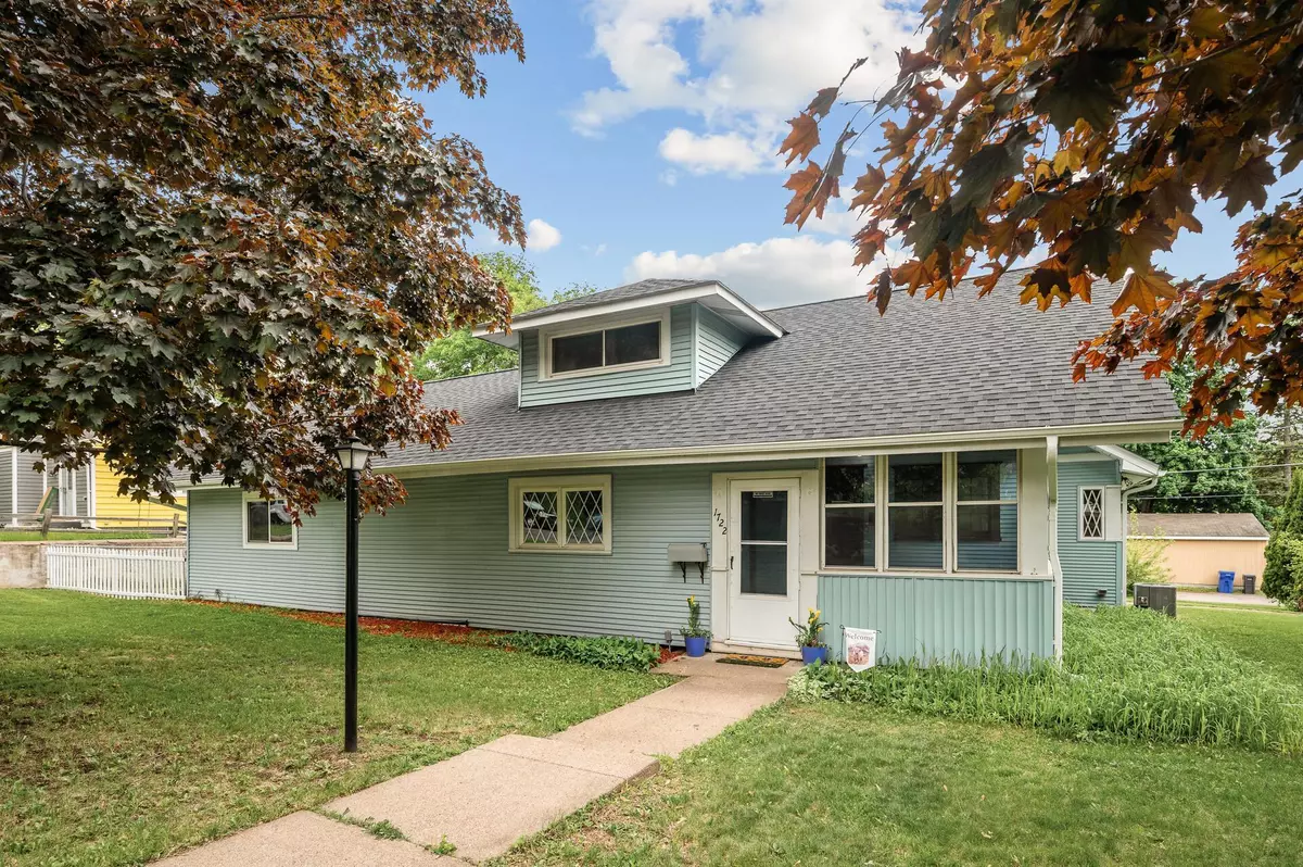 Saint Paul, MN 55106,1722 Reaney AVE E