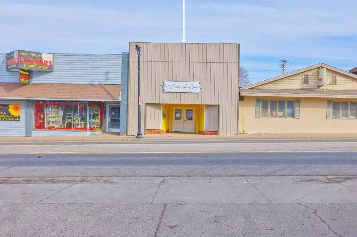 Howard Lake, MN 55349,817 6th ST