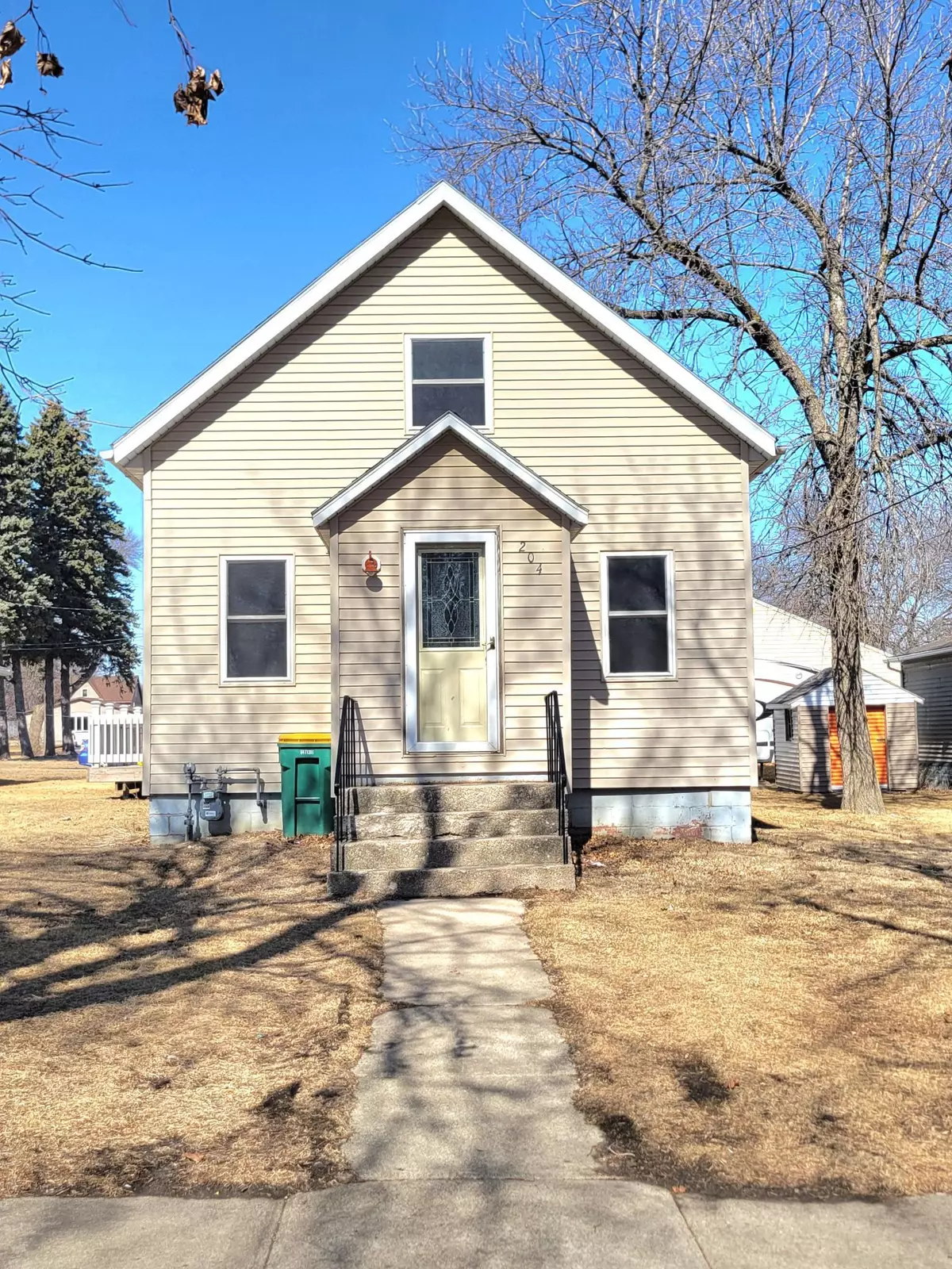 Lakefield, MN 56150,204 W 5th AVE