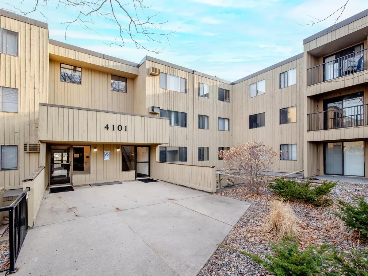 Edina, MN 55435,4101 Parklawn AVE #127