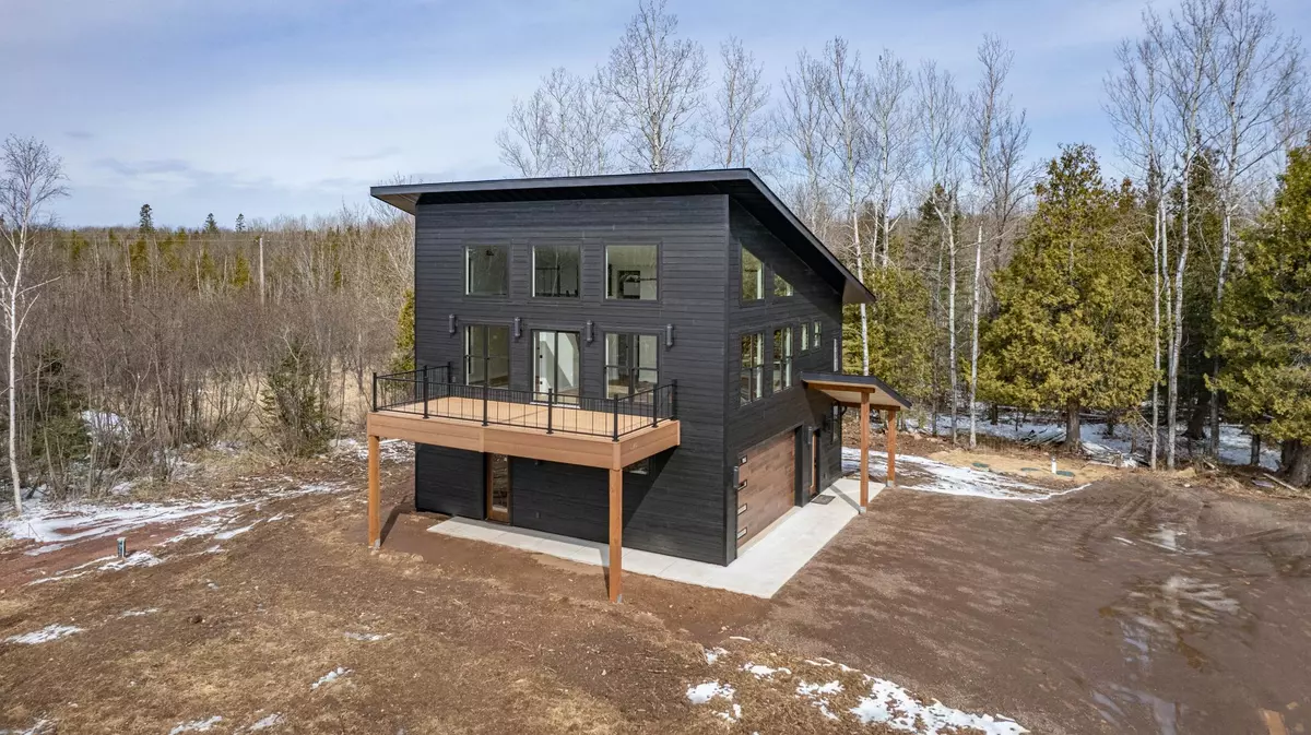 Duluth, MN 55804,3089 Lavis RD