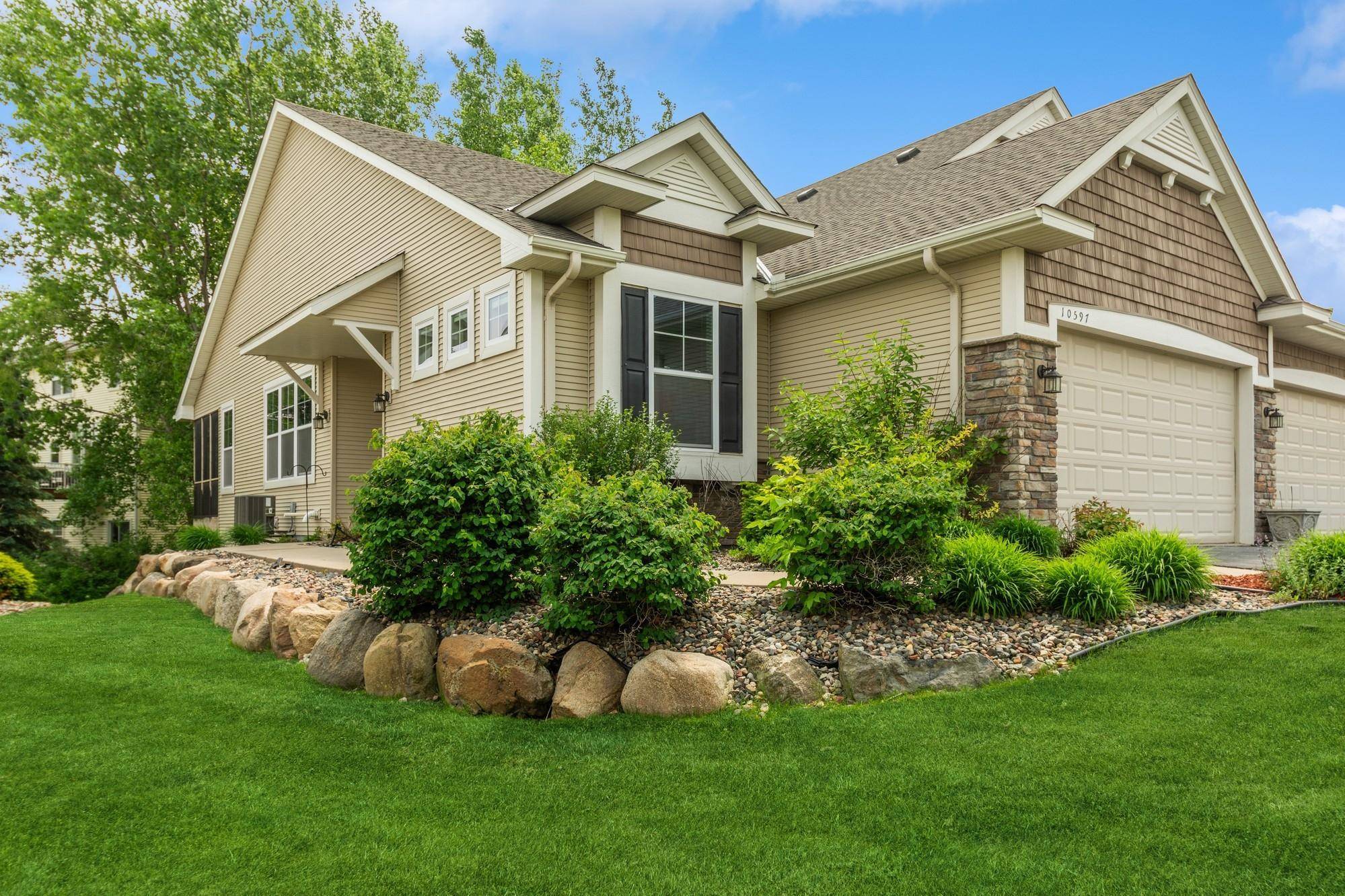 10597 Kingsfield LN, Woodbury, MN 55129