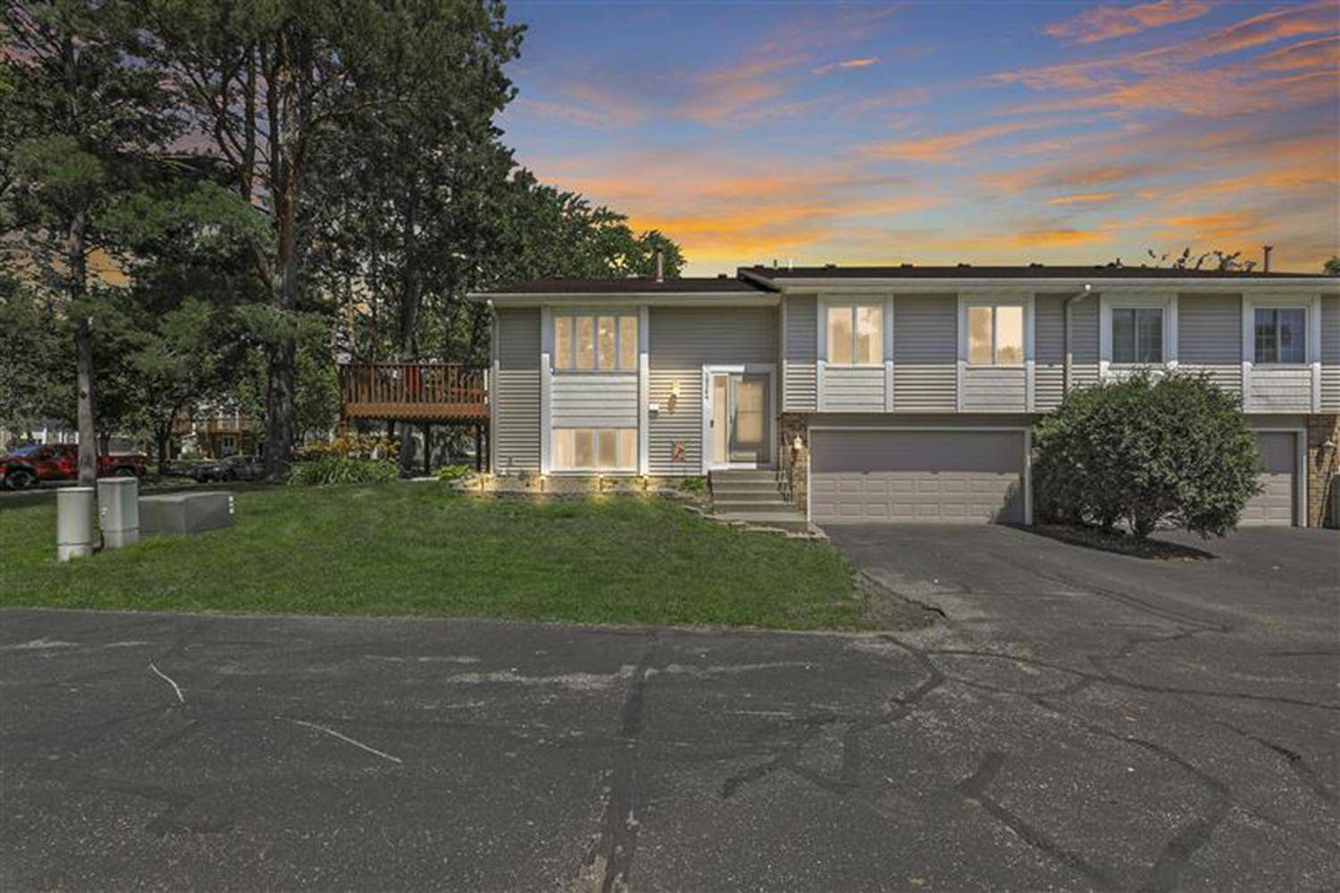 10364 Yorktown LN N, Maple Grove, MN 55369