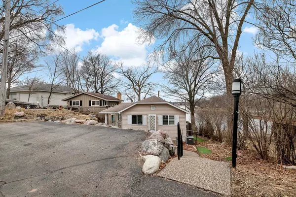 Prior Lake, MN 55372,16568 Inguadona Beach CIR SW
