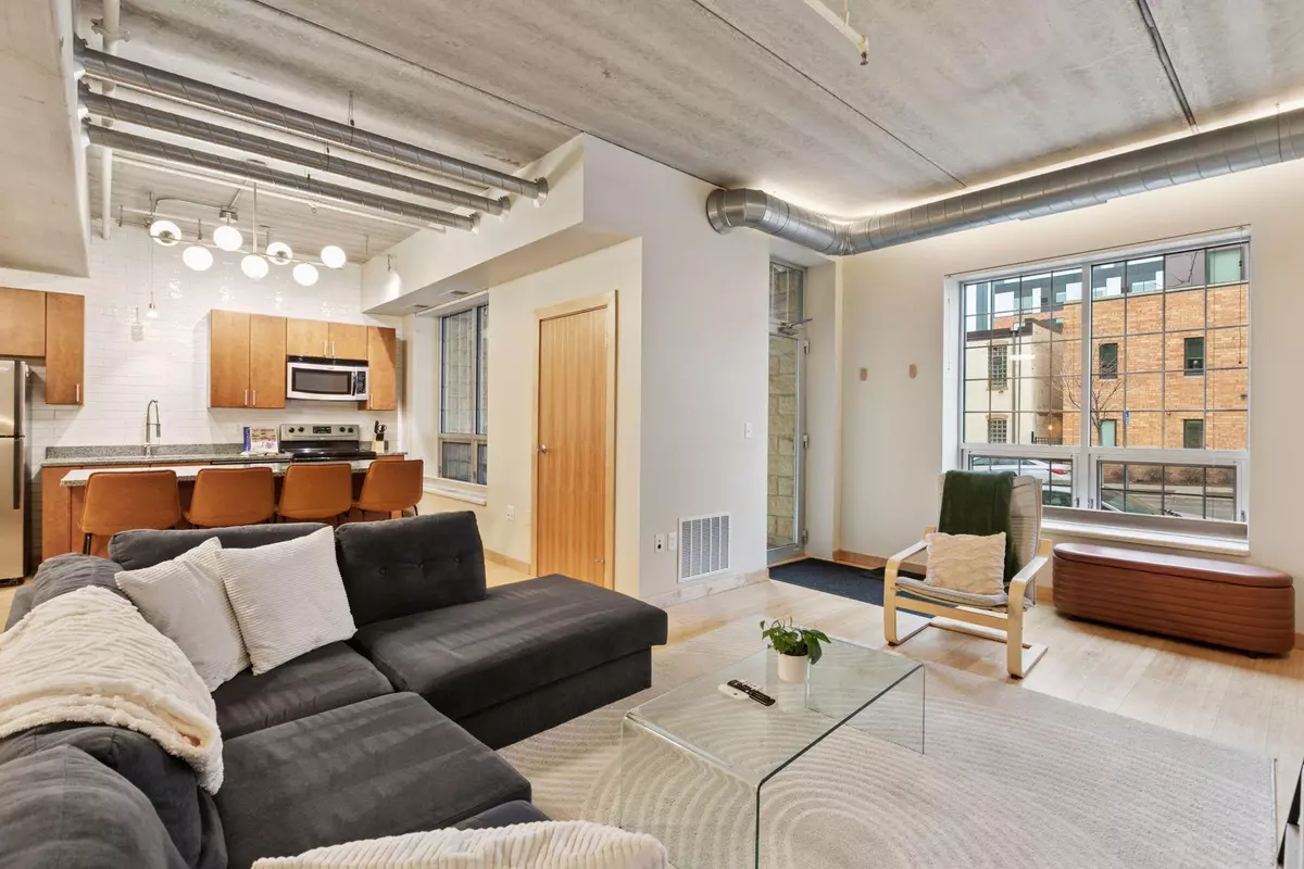 Minneapolis, MN 55414,521 2nd ST SE #104