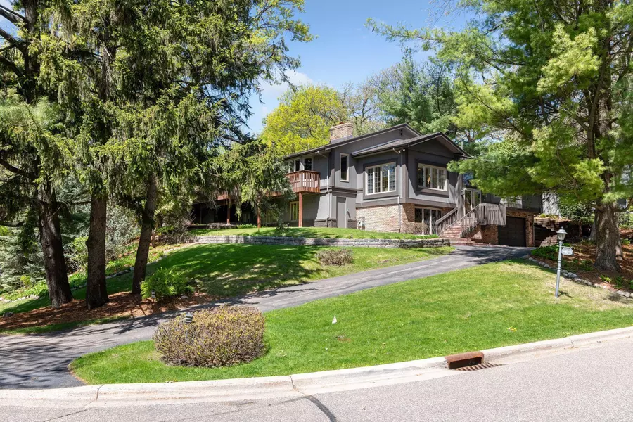 508 Westwood DR S, Golden Valley, MN 55416