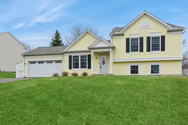 2422 King AVE E, Maplewood, MN 55119