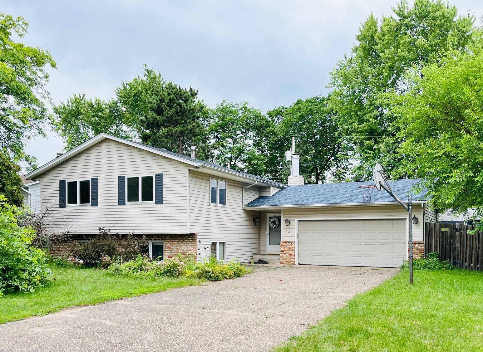 209 Dennison AVE, Shoreview, MN 55126