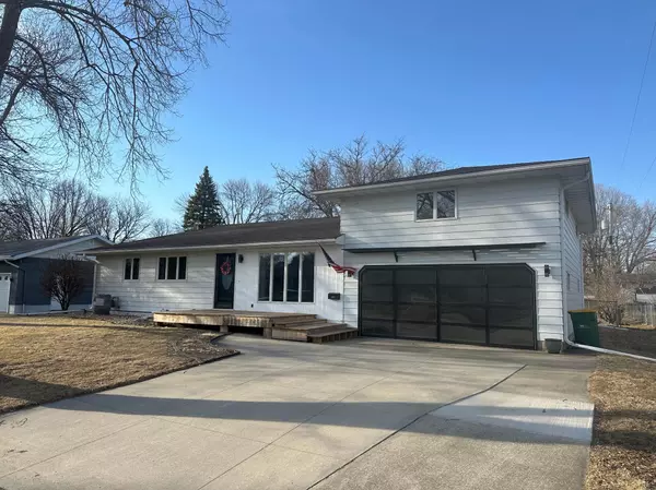 Albert Lea, MN 56007,321 Burr Oak DR