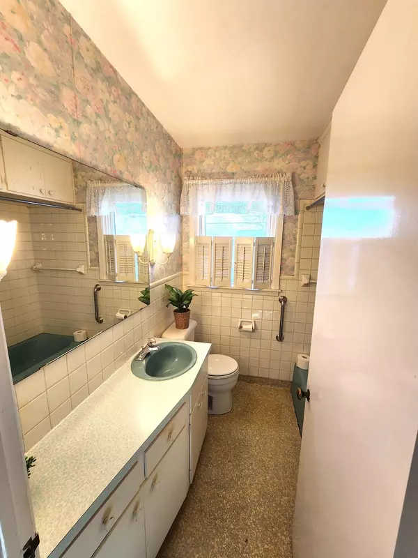 Crystal, MN 55428,6322 50th AVE N