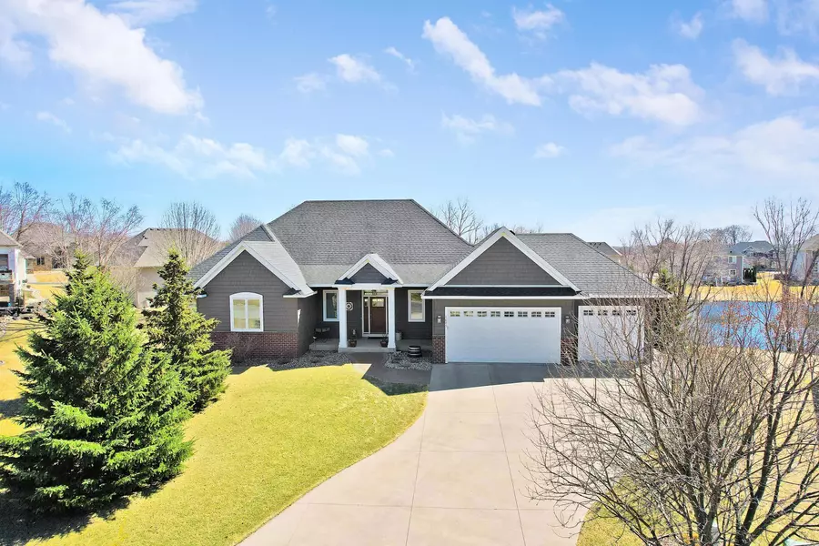 1605 Fallbrooke CT, Hastings, MN 55033