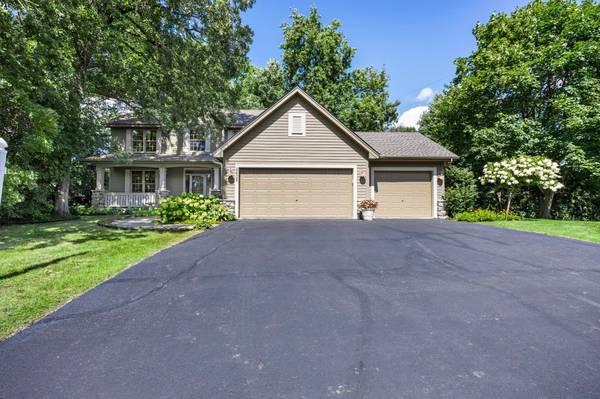 2408 Hunter DR, Chanhassen, MN 55317