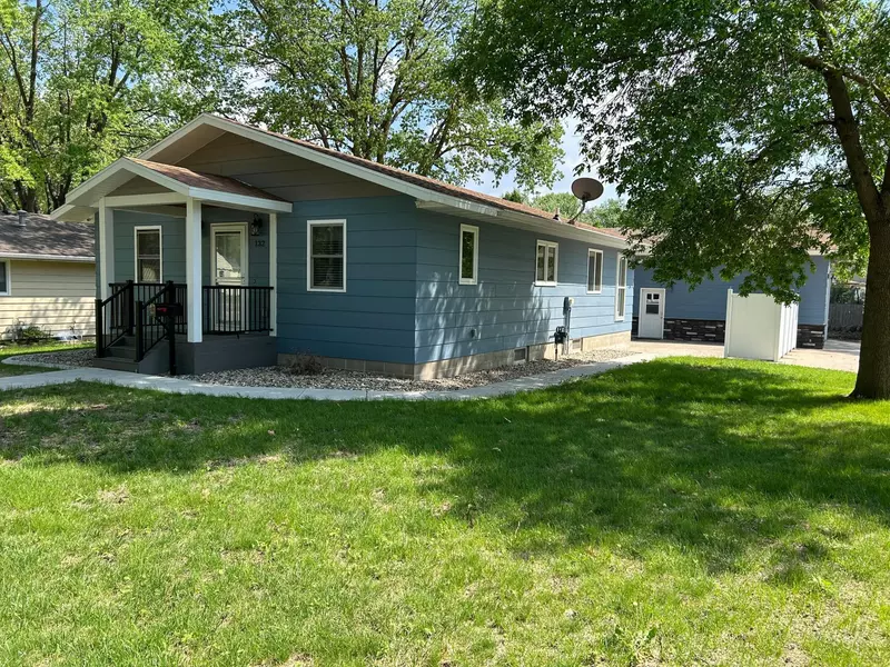 132 College AVE NE, Hutchinson, MN 55350