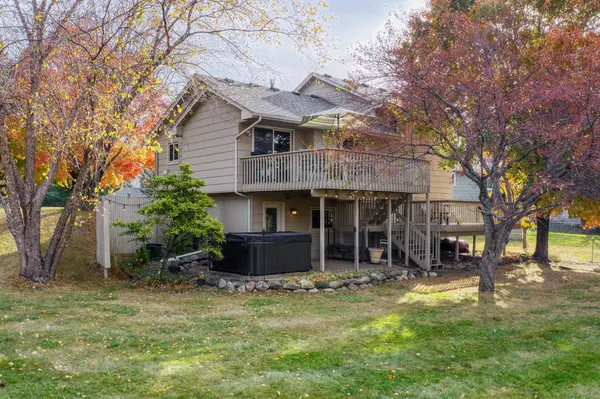 Excelsior, MN 55331,3842 Meadow CT