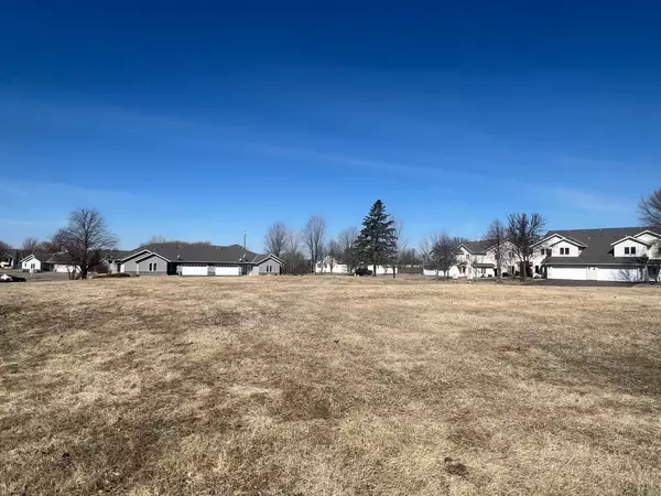316 N Sunfish LN, Winsted, MN 55395