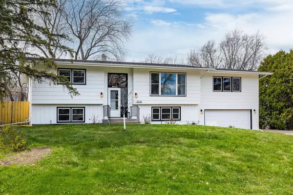 2439 Churchill ST, Roseville, MN 55113