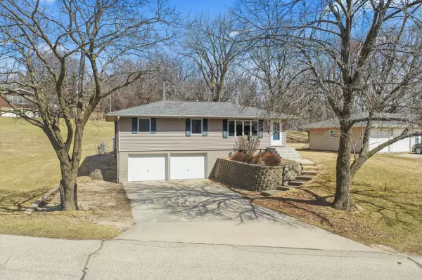 607 Southtown Heights DR SW, Rochester, MN 55902